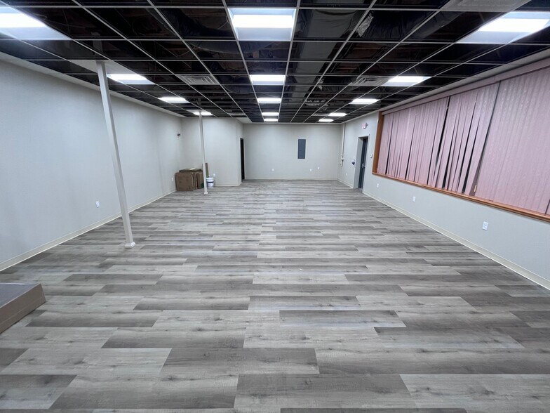 More Photos Of 99 Winthrop Ave, Lawrence Storefront Retail Office For Lease
