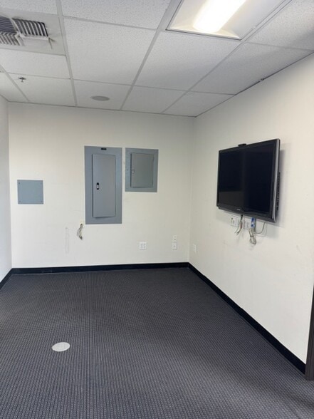 More Photos Of 4625 Wible Rd, Bakersfield Auto Dealership For Lease