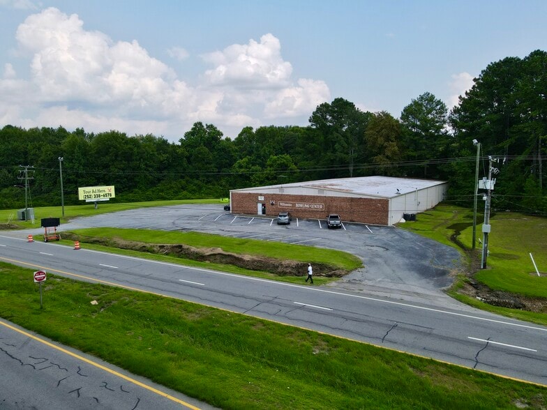 More Photos Of 915 E Boulevard, Williamston Bowling Alley For Sale