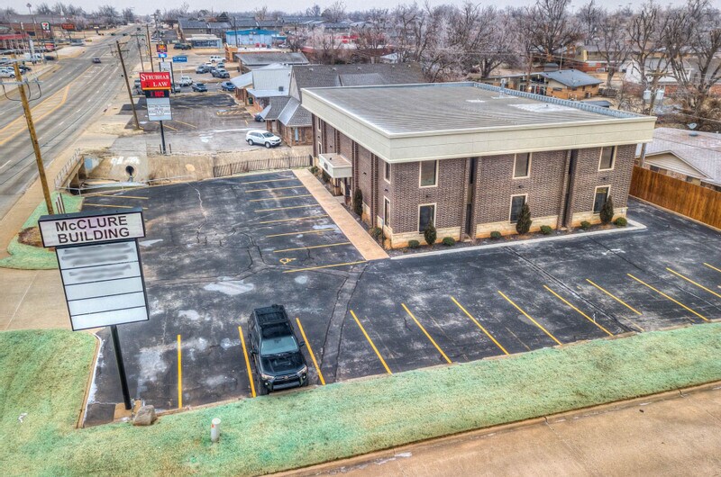 More Photos Of 401 W Vandament Ave, Yukon Office For Lease