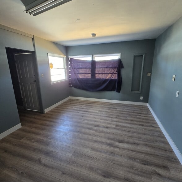 More Photos Of 15709 Bellflower Blvd, Bellflower General Retail For Sale