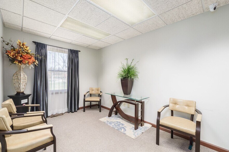 More Photos Of 261 W Johnstown Rd, Columbus Coworking Space