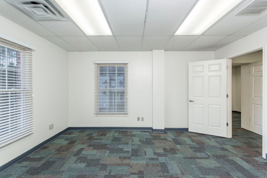 More Photos Of 9986 Spotswood Trl, Mc Gaheysville Office For Lease