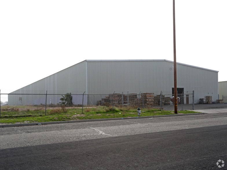 More Photos Of 5661 E Shields Ave, Fresno Unknown For Lease