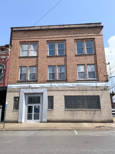 More Photos Of 431 13th St, Franklin Office For Sale