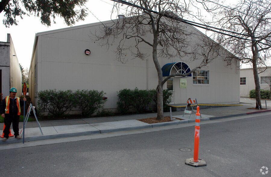 More Photos Of 425 Portage Ave, Palo Alto Warehouse For Lease