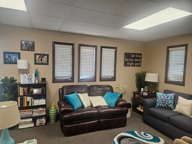 More Photos Of 5154 N 90th St, Omaha Office For Lease