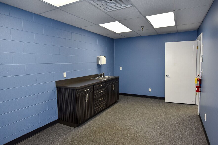 More Photos Of 214 Industrial Park Dr, Soddy Daisy Manufacturing For Lease