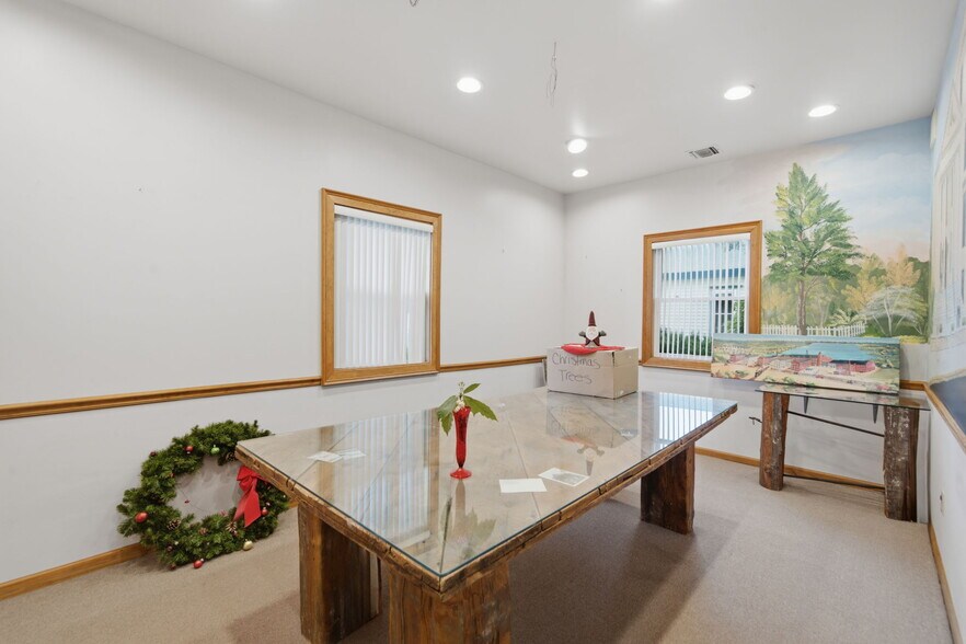 More Photos Of 147 N Ocean Ave, Patchogue Office For Sale