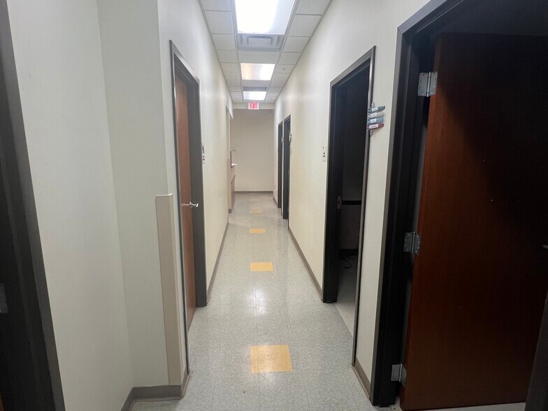 More Photos Of 60 E Warren Ave, Detroit Medical For Lease