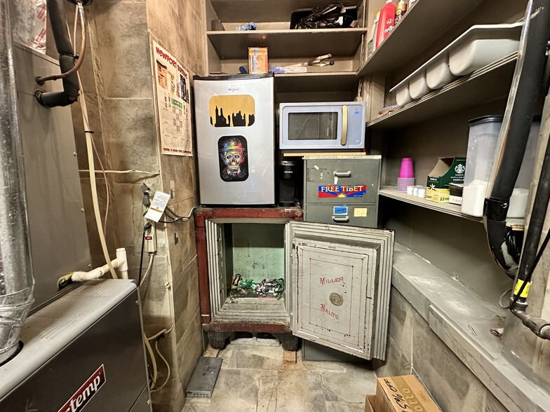 More Photos Of 508 S Broadway, Baltimore Storefront Retail Office For Sale