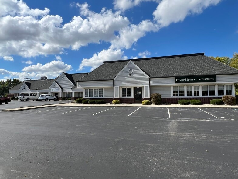 More Photos Of 1320 E 53rd St, Anderson Office For Lease