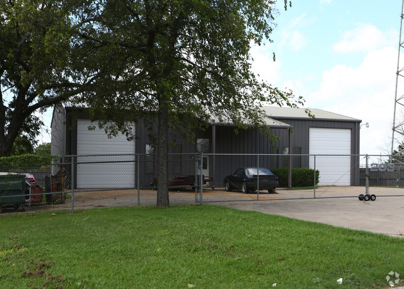 Primary Photo Of 203 N Hampton Rd, Crowley Warehouse For Lease
