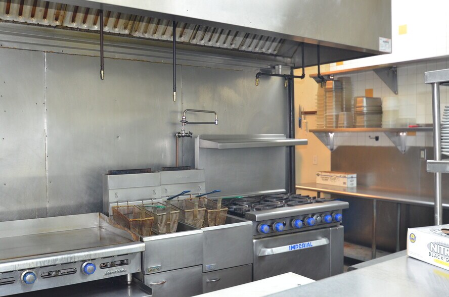 More Photos Of 700 Durham Dr, Houston Storefront For Lease
