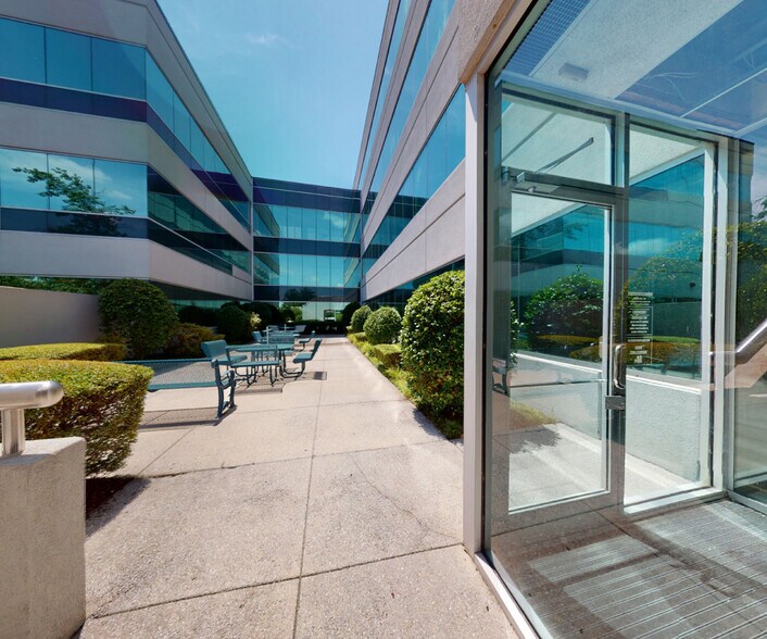 More Photos Of 1810 Pyramid Pl, Memphis Office For Lease