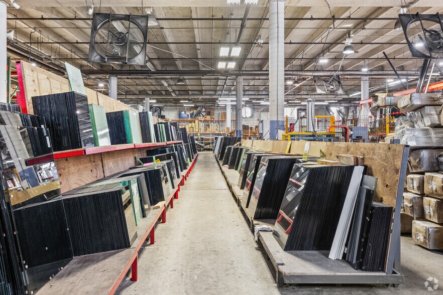 More Photos Of 3320-3350 W 17th Ct, Hialeah Manufacturing For Lease