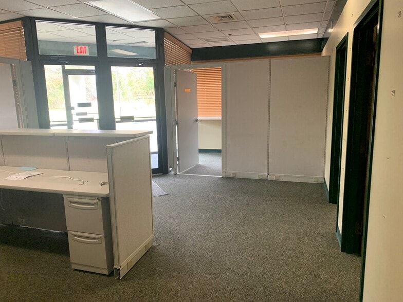 More Photos Of 365 Willard Ave, Newington Office For Sale