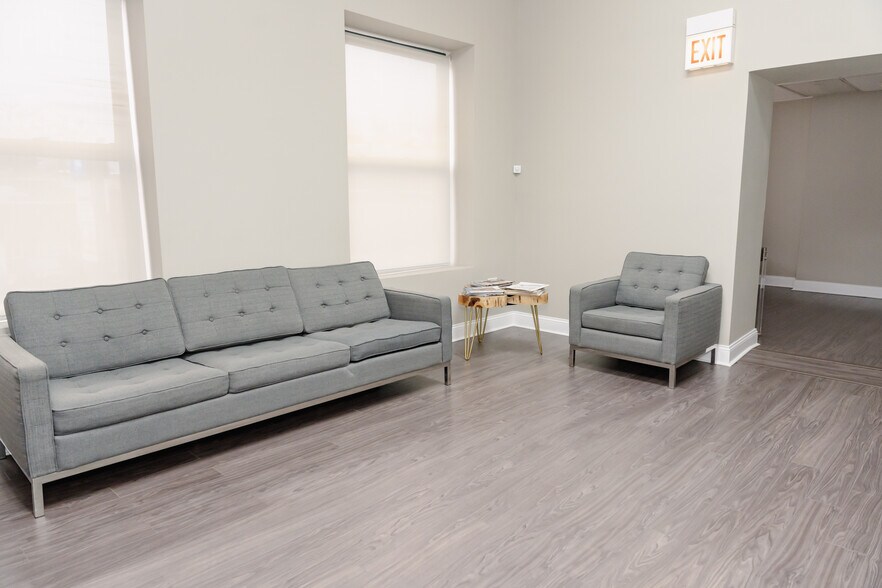 More Photos Of 7105 S Yates Blvd, Chicago Office For Lease