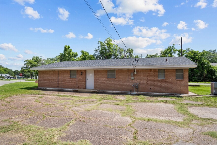 More Photos Of 205 E Denman Ave, Lufkin Flex For Sale