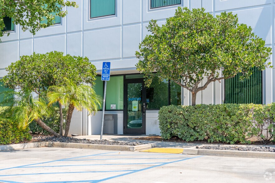 More Photos Of 1550 Magnolia Ave, Corona Warehouse For Lease