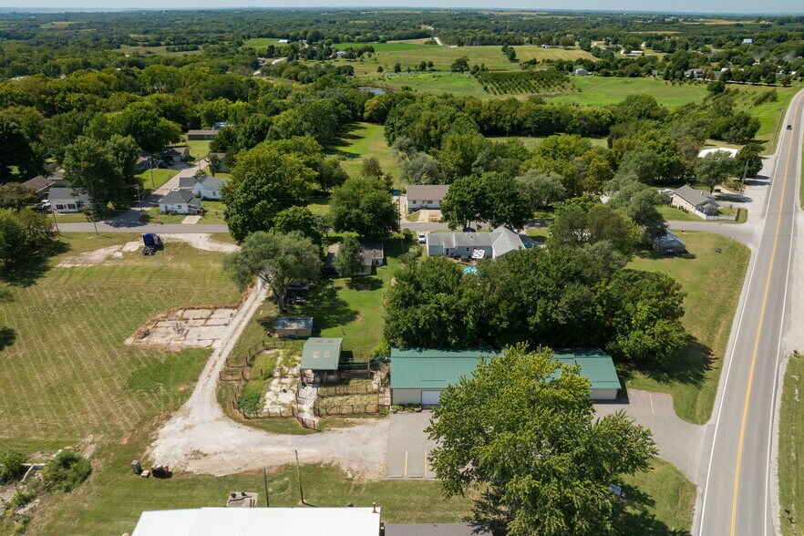 More Photos Of 1302 W US Highway 71, Savannah Industrial For Sale