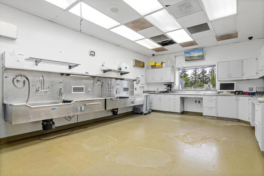 More Photos Of 803 Prospect Ave, Osceola Manufacturing For Sale