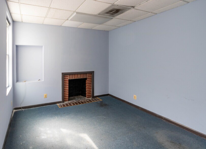 More Photos Of 115 W Saratoga St, Baltimore Storefront Retail Residential For Sale