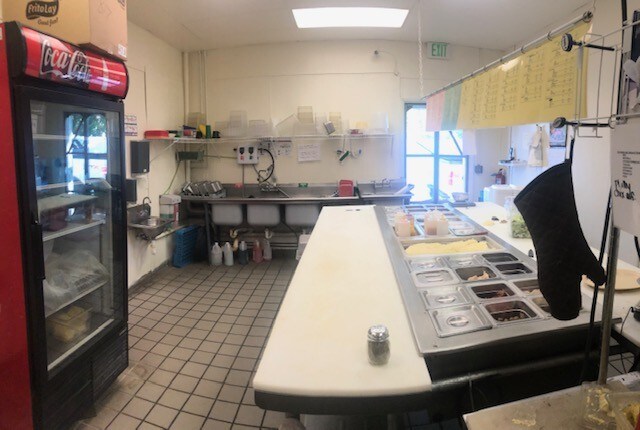 More Photos Of 903 W Market St, Nappanee Restaurant For Sale