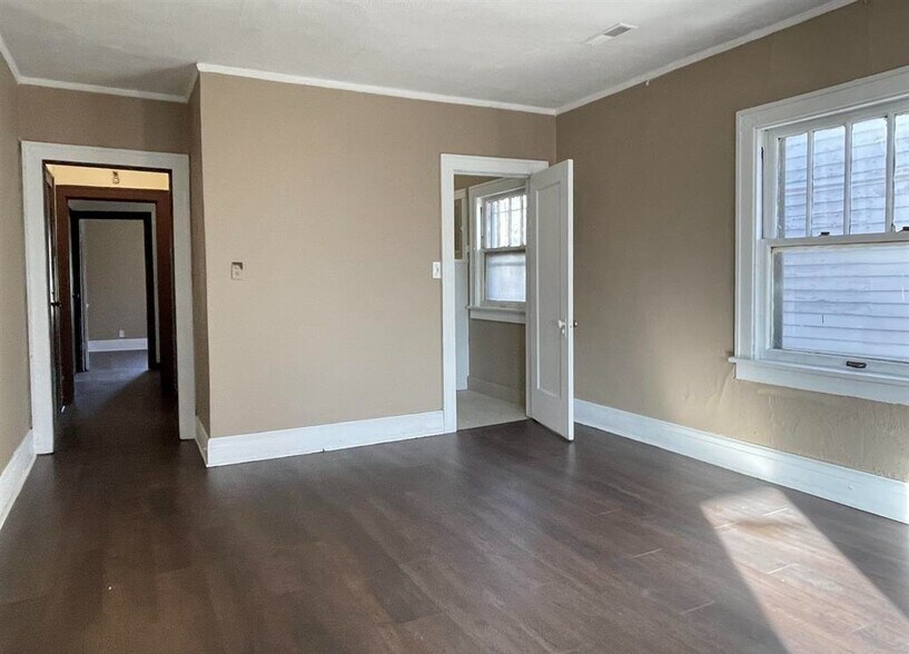 More Photos Of 919 W 3rd St, Peoria Apartments For Sale