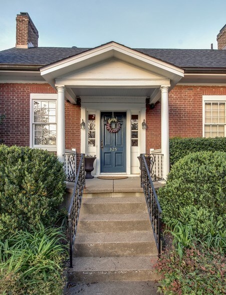 More Photos Of 325 Bridge St, Franklin Office For Sale