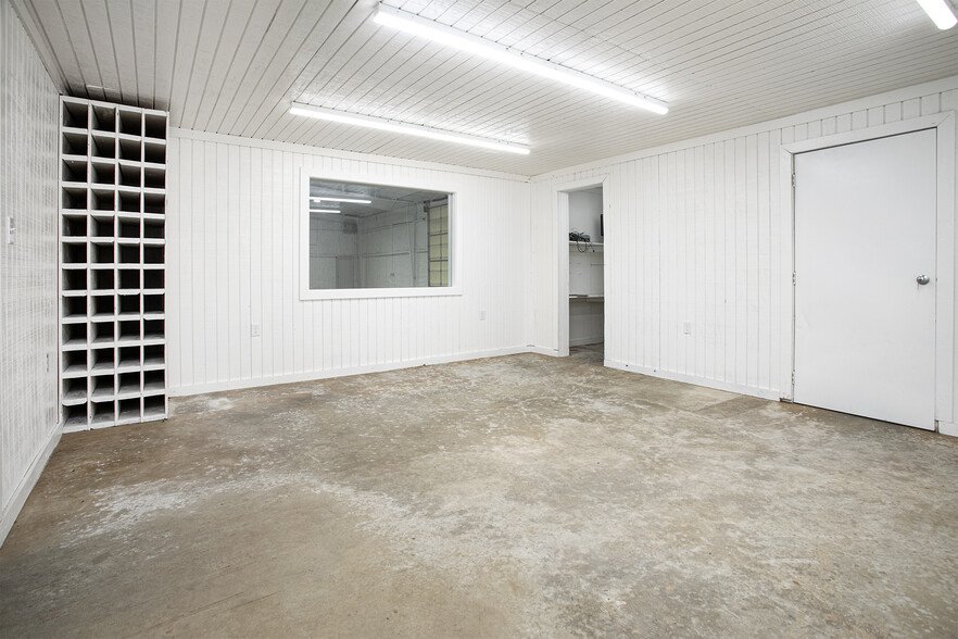 More Photos Of 15503 TX-110, Whitehouse Warehouse For Lease