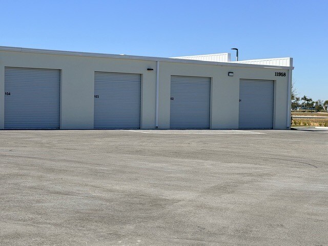 More Photos Of 11950 SW Tom Mackie Blvd, Port Saint Lucie Unknown For Lease