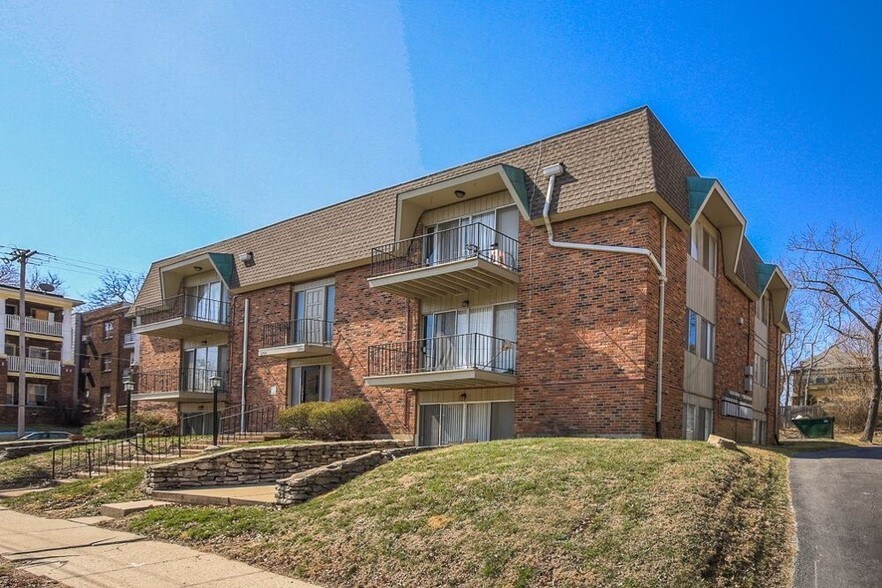 More Photos Of 3740 Wyandotte St, Kansas City Apartments For Sale