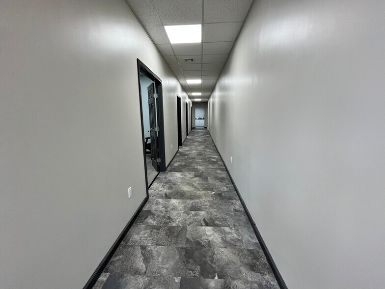 More Photos Of 320 W Broadway St, Okemah Office For Sale