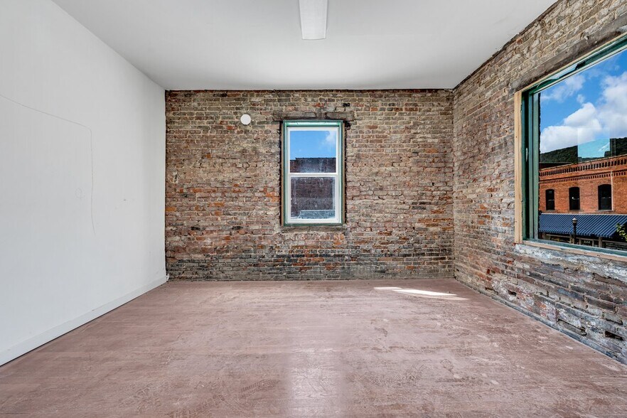 More Photos Of 227 Cedar Ave, South Pittsburg Freestanding For Sale