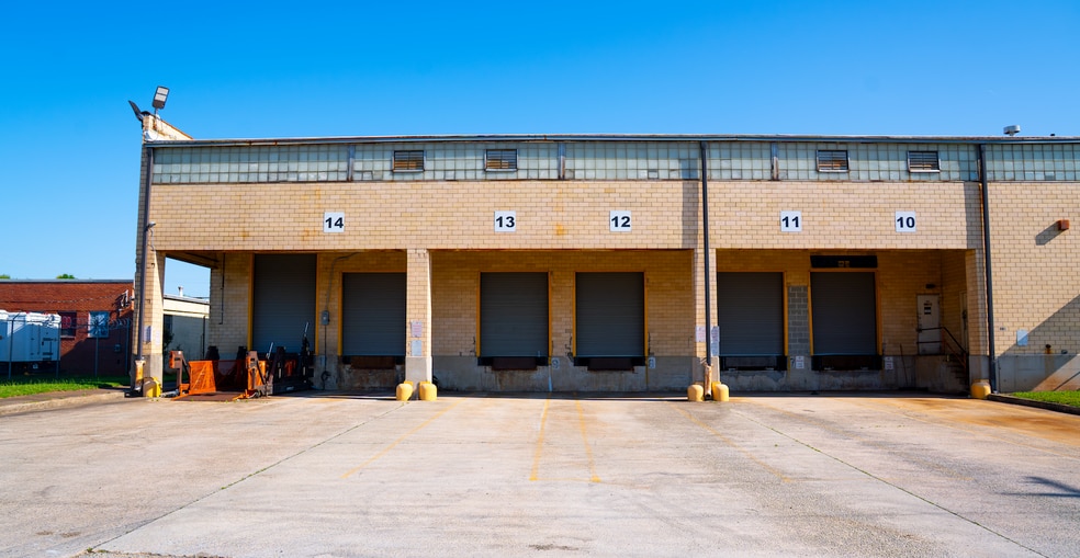 More Photos Of 2181 Sylvan Rd, East Point Distribution For Lease