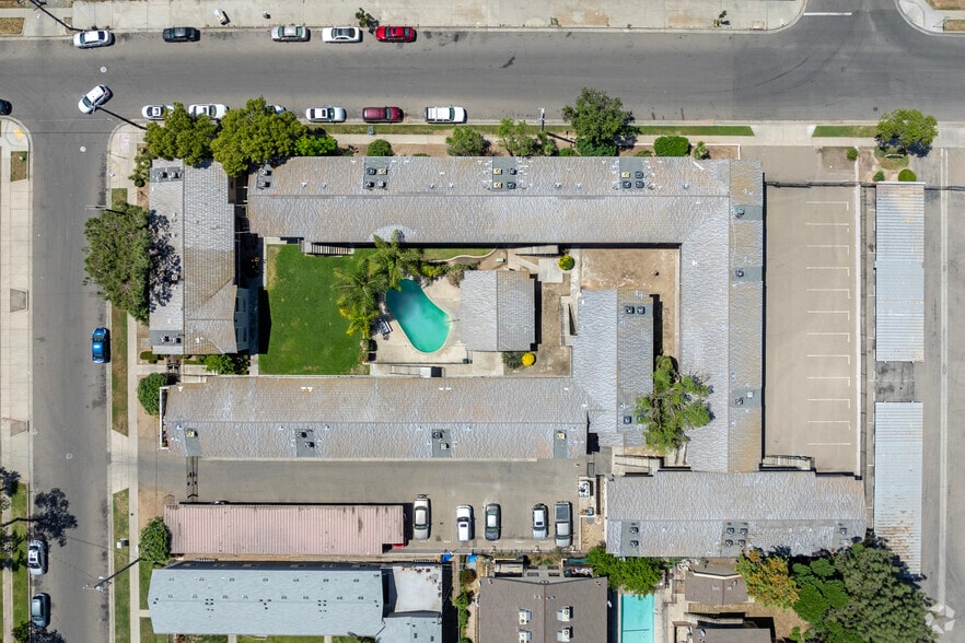 More Photos Of 1905 E Pontiac Way, Fresno Apartments For Sale