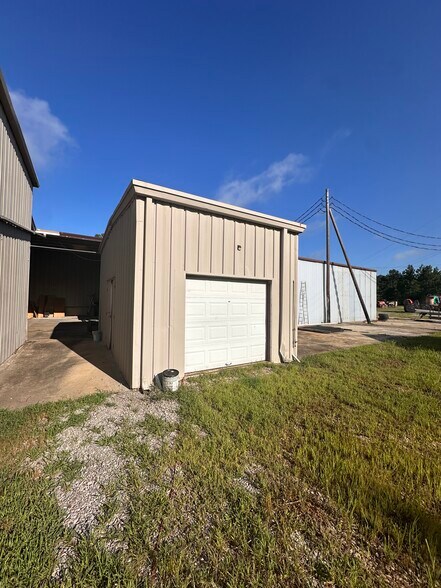 More Photos Of 5055 Edgefield Rd, Trenton Warehouse For Lease