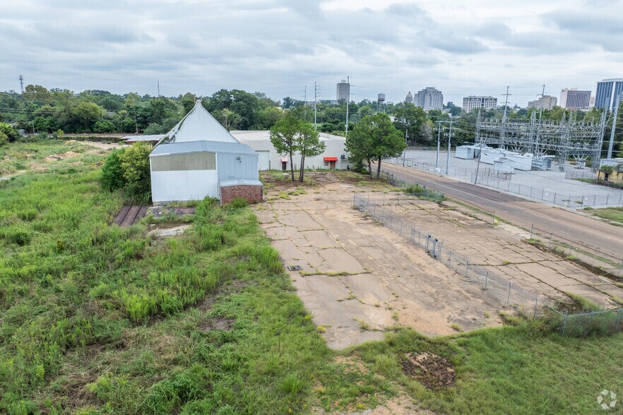 More Photos Of 300 W Monument St, Jackson Manufacturing For Sale