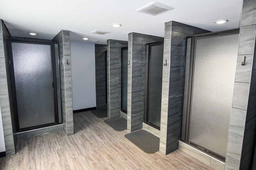 More Photos Of 95 Hunt Dr, Rossville Industrial For Lease