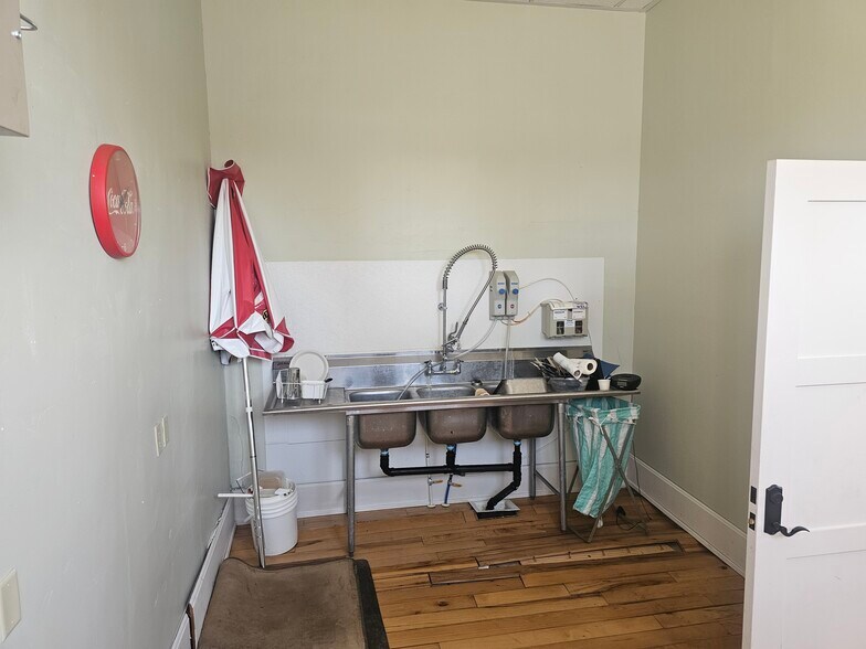 More Photos Of 2 S Main St, Coalville Loft Creative Space For Lease