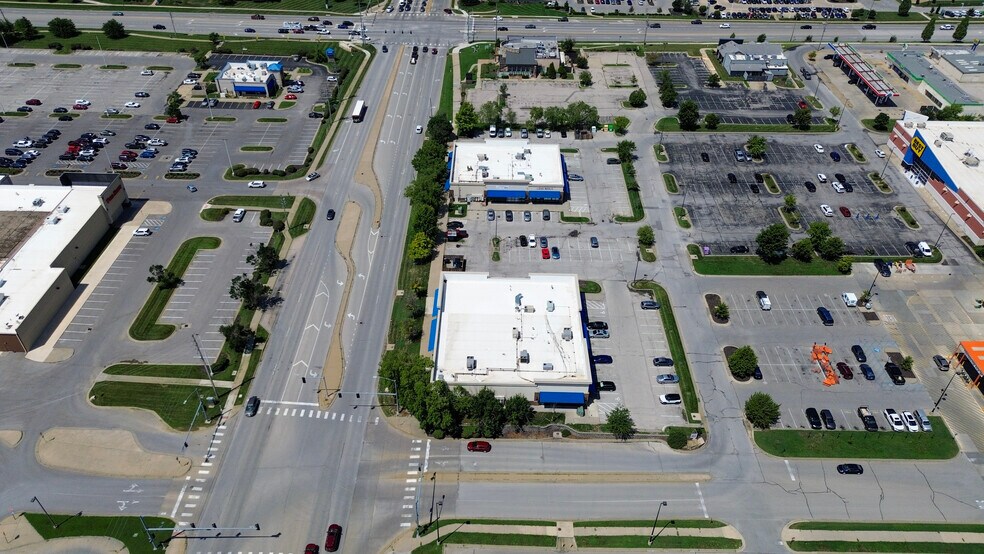 More Photos Of 1910-2040 W 31st St, Lawrence Unknown For Lease