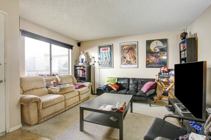 More Photos Of 2001-2005 Grismer Ave, Burbank Apartments For Sale