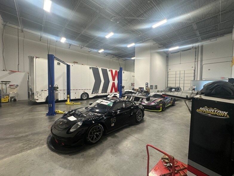 More Photos Of 7814-7816 SW Jack James Dr, Stuart Warehouse For Lease