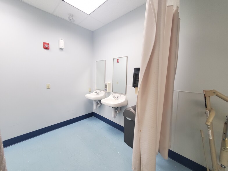 More Photos Of 3347 W 12th St, Erie Office For Lease