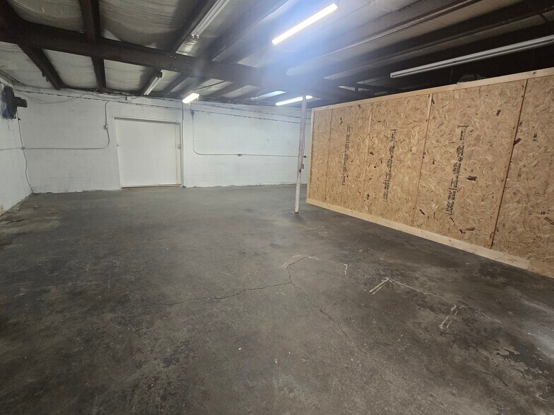 More Photos Of 124 W Winchester St, Gallatin Light Manufacturing For Lease