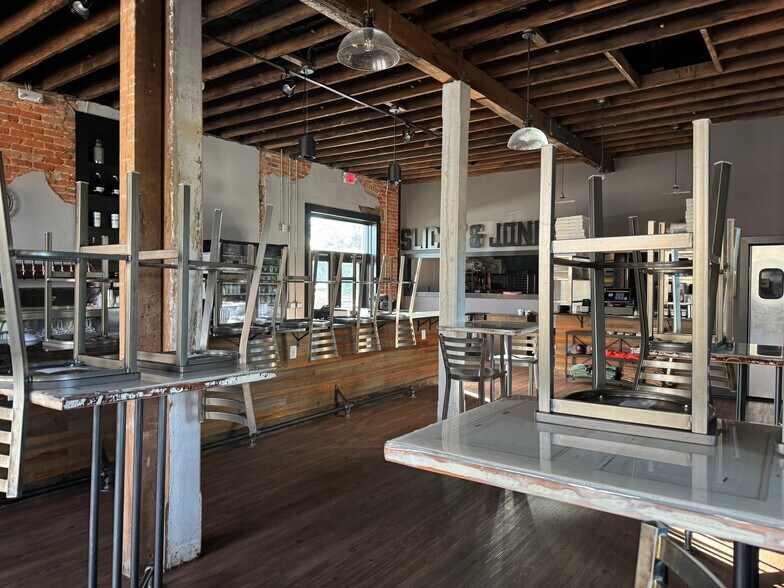 More Photos Of 106 S Ray, Carthage Restaurant For Sale