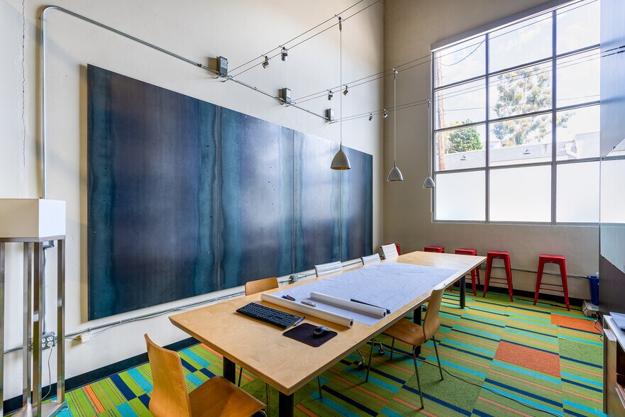 More Photos Of 2605 State St, San Diego Flex For Lease