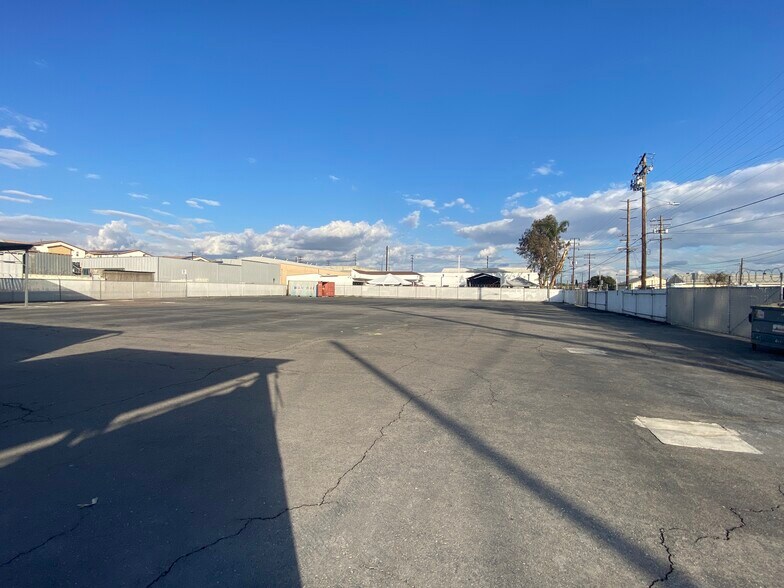 More Photos Of 321-359 E Front St, Covina Warehouse For Lease