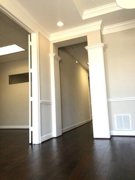 More Photos Of 16000 Park Ten Pl, Houston Office For Sale